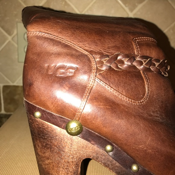 Ugg Savanna with box and copy of receipt - Picture 3 of 8